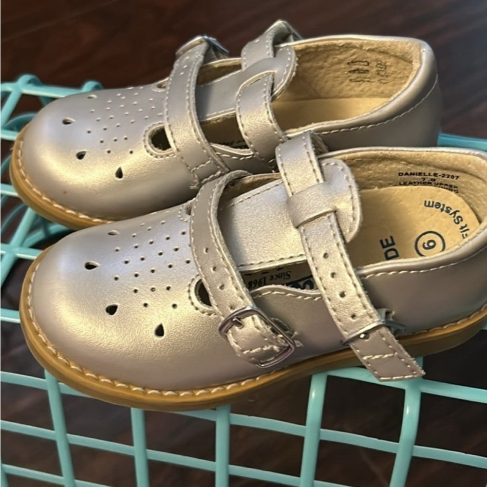 Footmates toddler size 7 - Picture 2 of 2